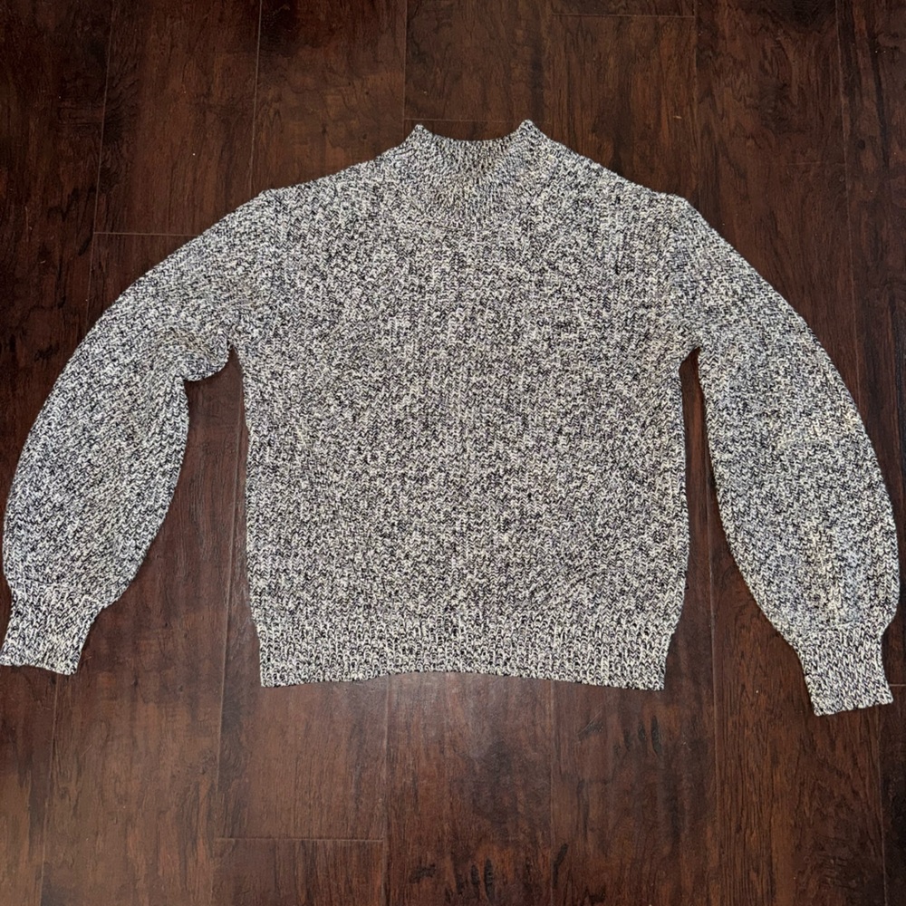 Forever 21 Black and White Knit Sweater